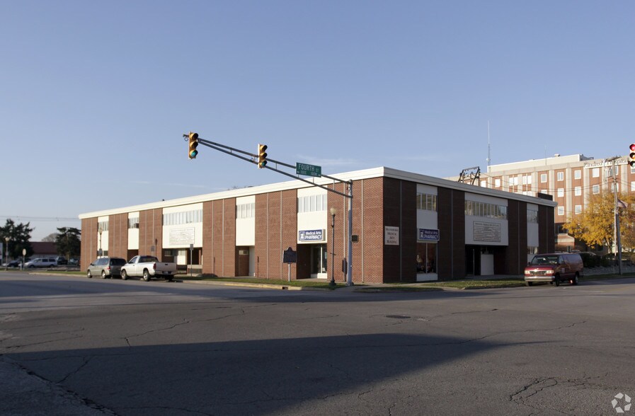 303 S Main St, Mishawaka, IN à louer - Photo de l’immeuble – Image 1 sur 12