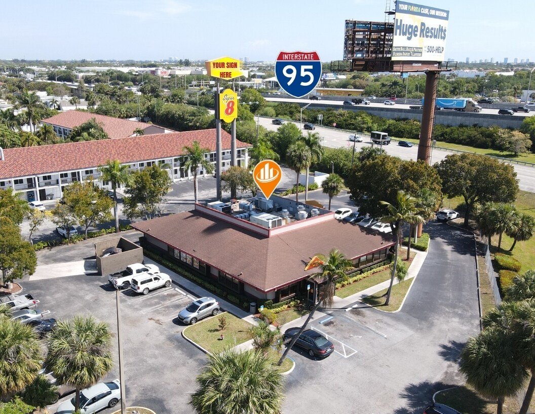 4102 W Blue Heron Blvd, Riviera Beach, FL à vendre Photo de l’immeuble– Image 1 sur 13