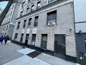 145 W 71st St, New York, NY à louer Photo de l’immeuble– Image 1 sur 3