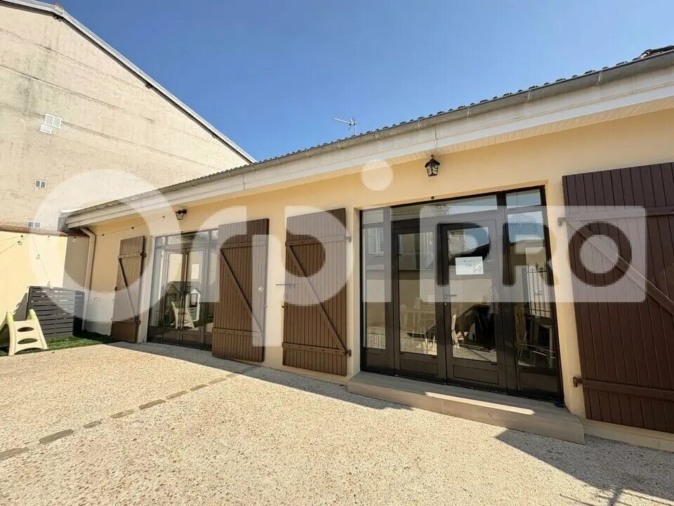 Bureau dans Servon à louer Photo de l’immeuble– Image 1 sur 12