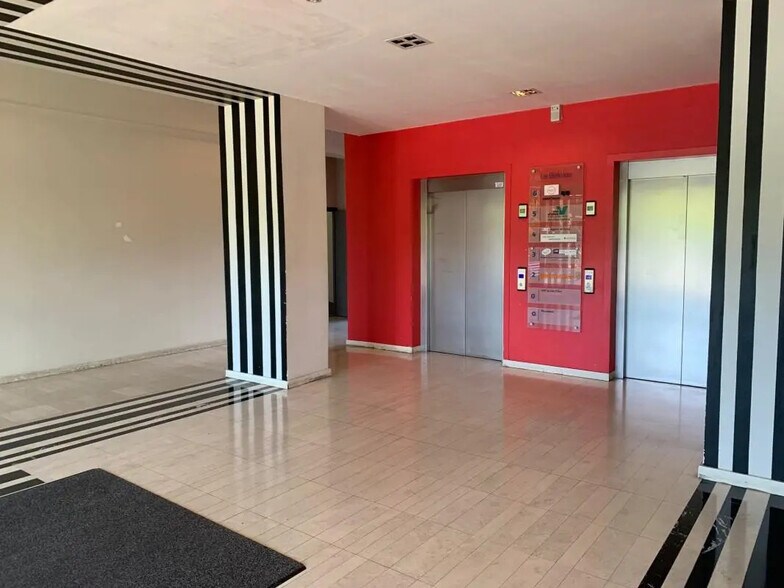 2 Boulevard De L'Oise, Pontoise à louer - Hall d’entrée – Image 3 sur 14