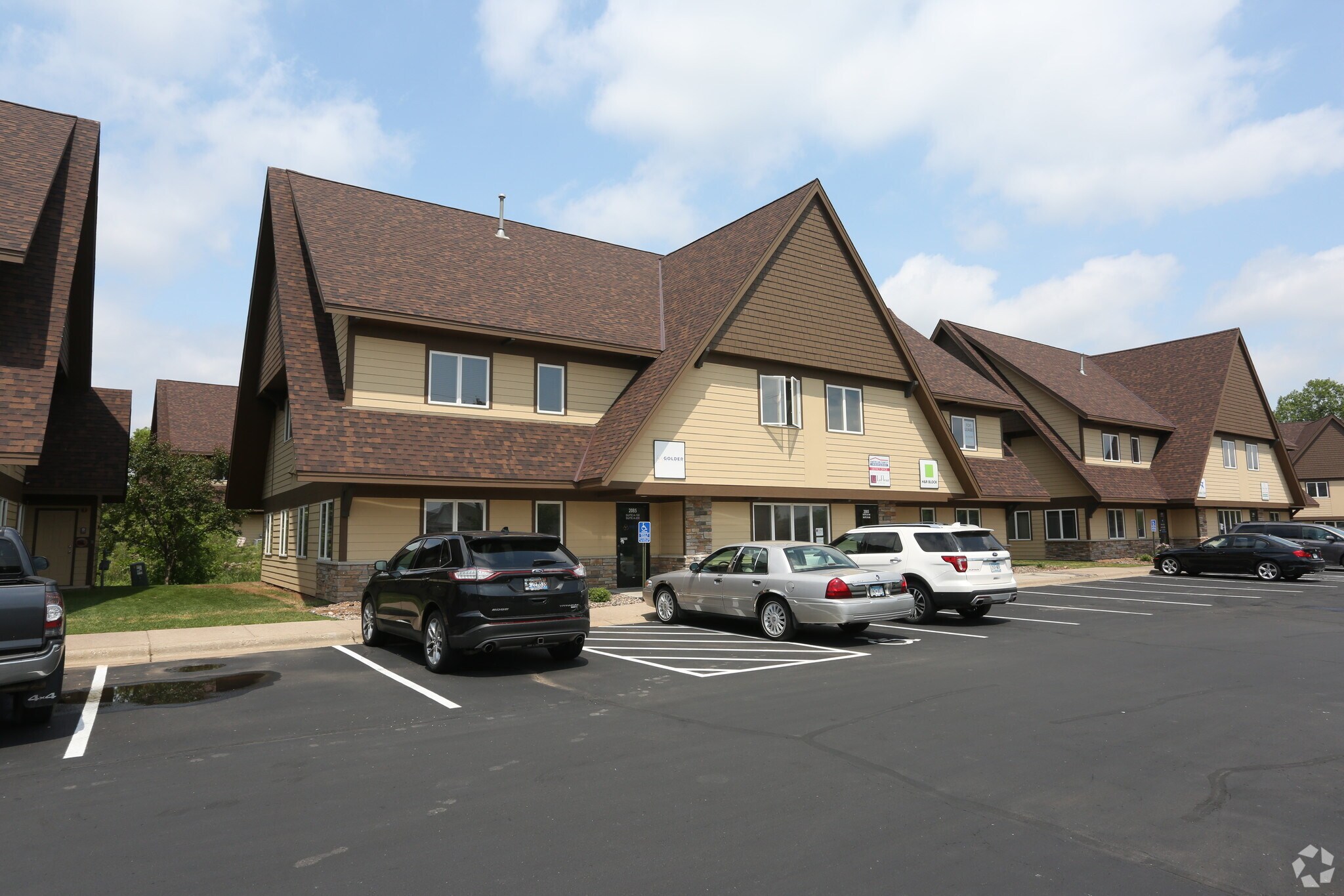 2085 County Road D E, Maplewood, MN à louer Photo principale– Image 1 sur 12