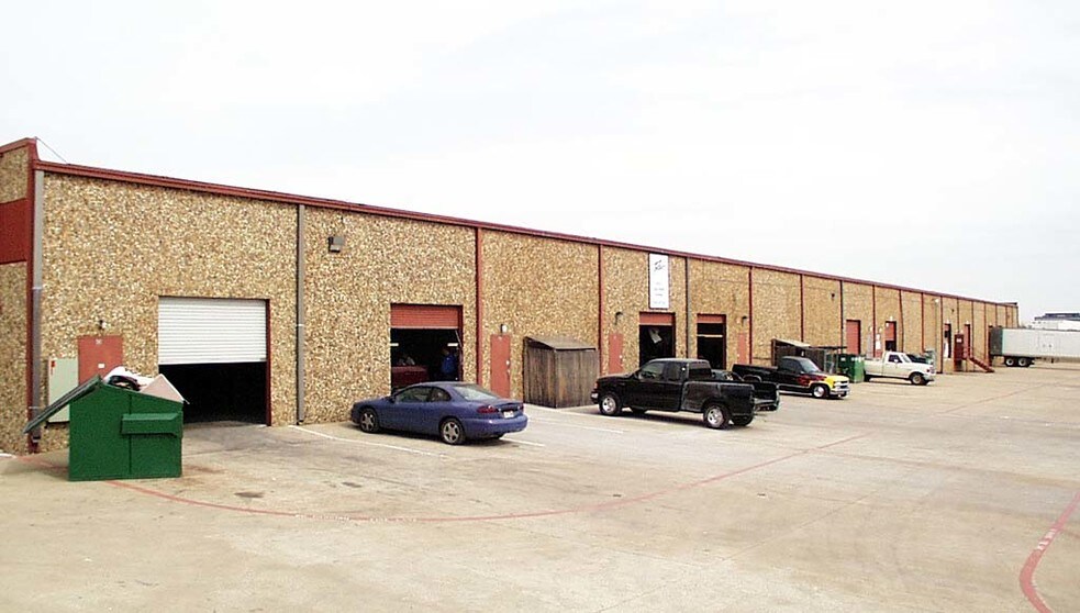 2415 Midway Rd, Carrollton, TX à louer - Photo de l’immeuble – Image 2 sur 5