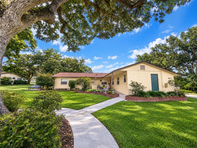 37623 Camphor Dr, Dade City, FL à vendre - Photo de l’immeuble – Image 2 sur 10