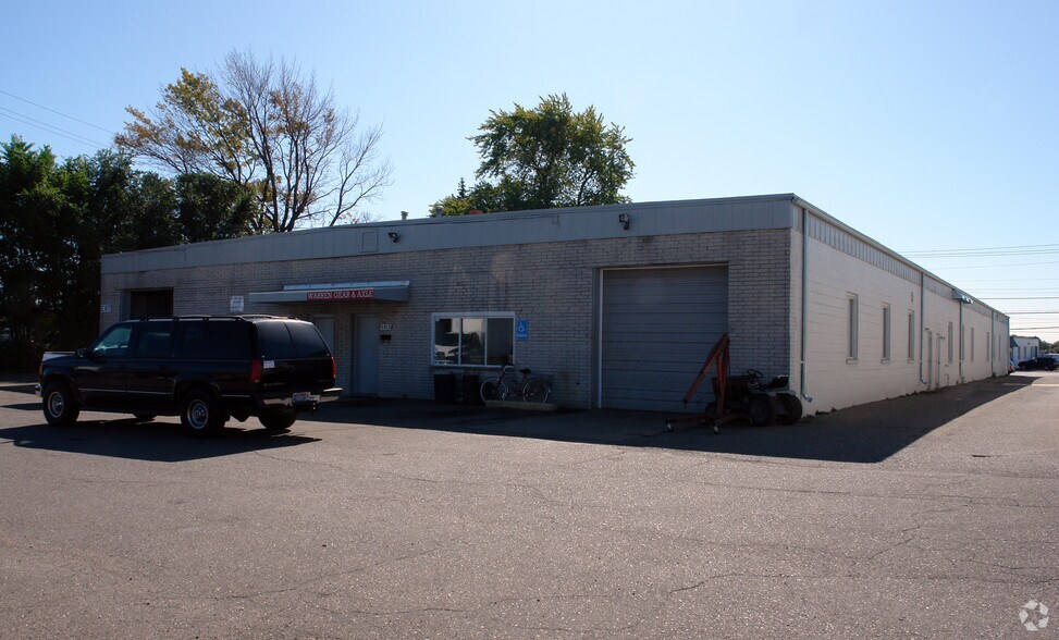 3517 E 10 Mile Rd, Warren, MI à louer - Photo de l’immeuble – Image 2 sur 2