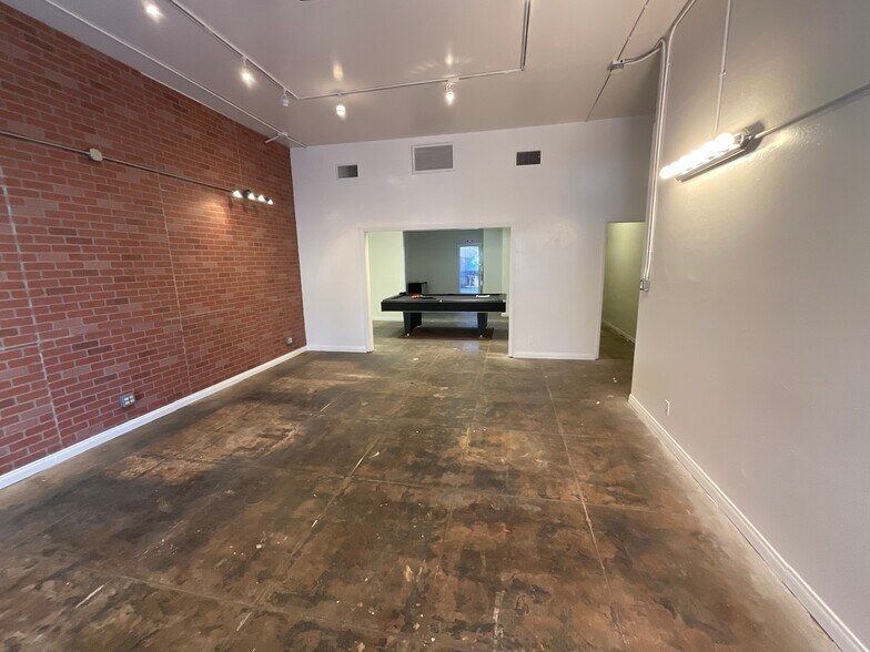 1246 E Broadway, Long Beach, CA à louer - Photo de l’immeuble – Image 3 sur 6