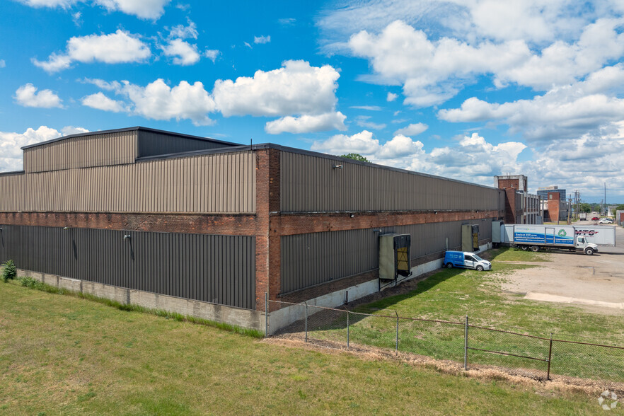 936 Water St, Jackson, MI à louer - Photo de l’immeuble – Image 2 sur 6