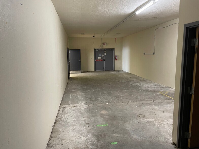 5717 Il Route 78, Virginia, IL à vendre - Photo intérieure – Image 3 sur 8