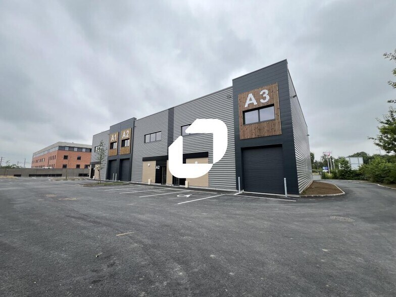 Local d’activités dans Sainghin-en-Mélantois à louer - Photo de l’immeuble – Image 3 sur 11