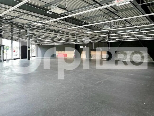 Plus de détails pour Local commercial à louer