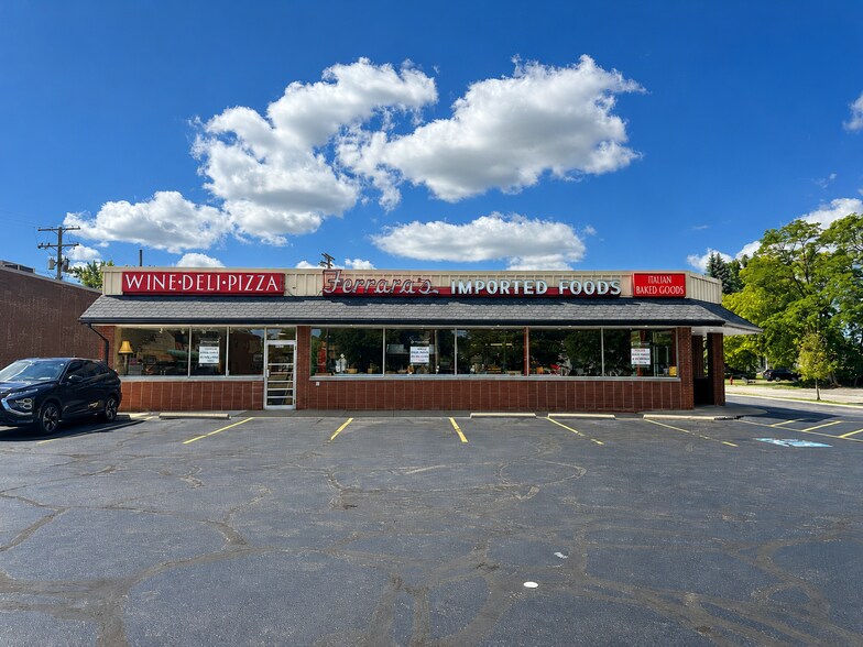 5750 Mayfield Rd, Cleveland, OH à louer - Photo de l’immeuble – Image 2 sur 6