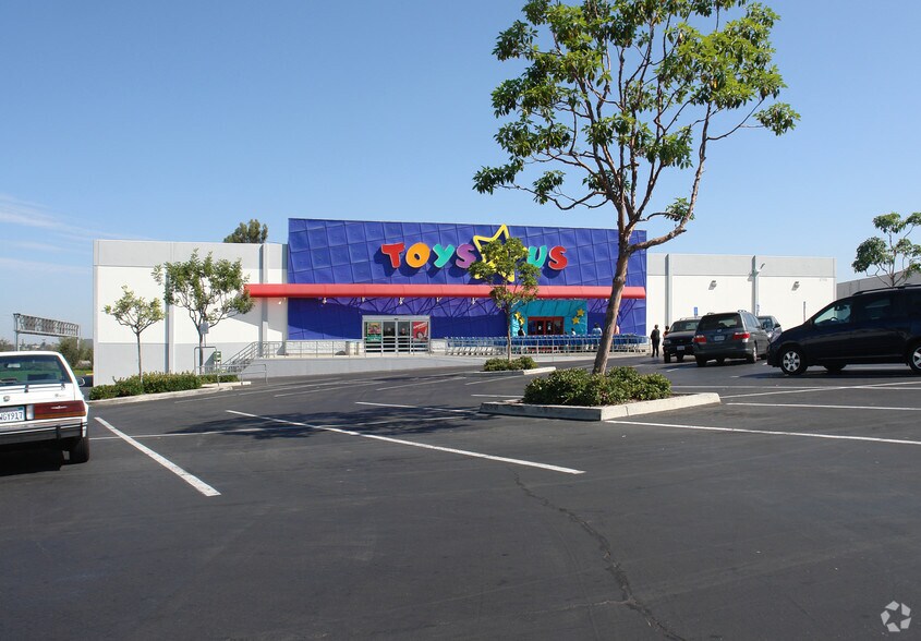8780-8820 Grossmont Blvd, La Mesa, CA à louer - Photo de l’immeuble – Image 1 sur 2