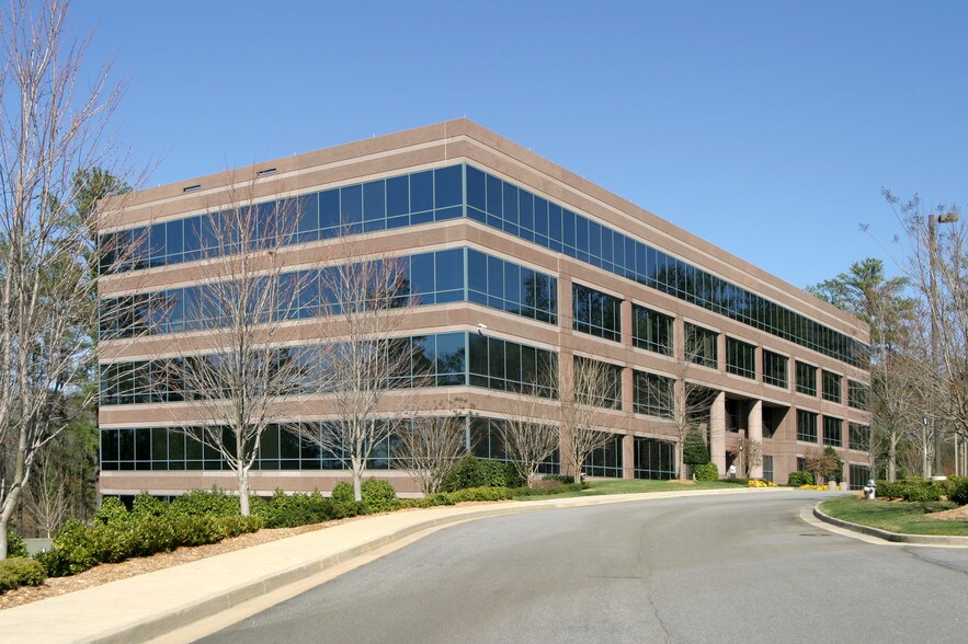 1825 Barrett Lakes Blvd, Kennesaw, GA à louer - Photo principale – Image 1 sur 7