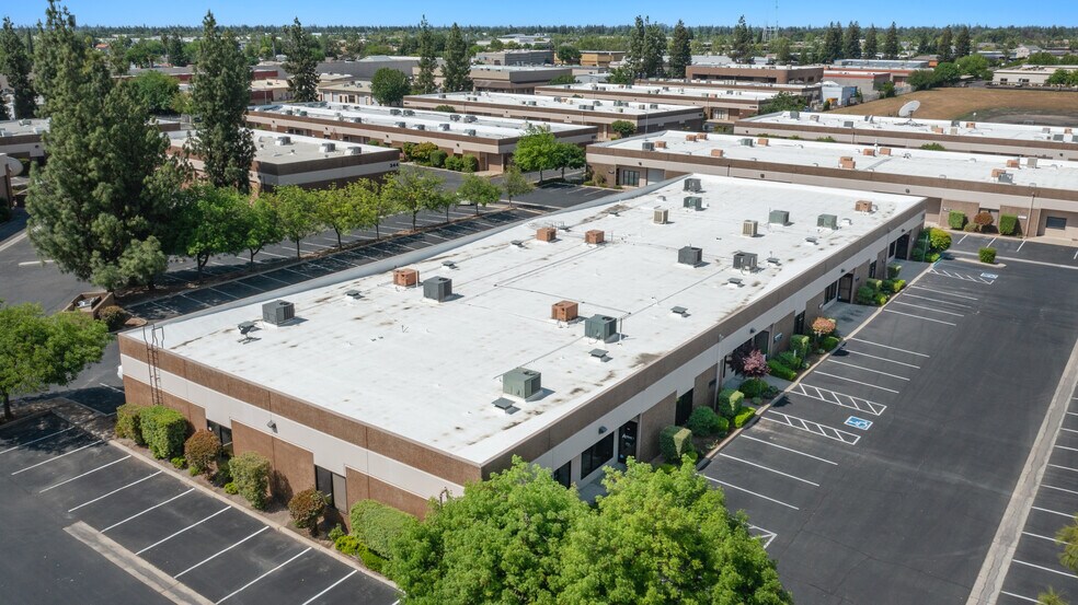 295 W Cromwell Ave, Fresno, CA à louer - Photo de l’immeuble – Image 2 sur 3