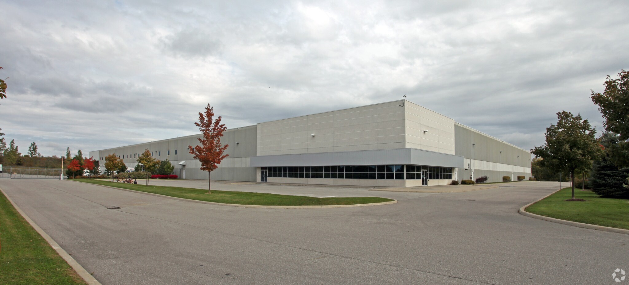 1702 Tricont Ave, Whitby, ON à louer Photo principale– Image 1 sur 3