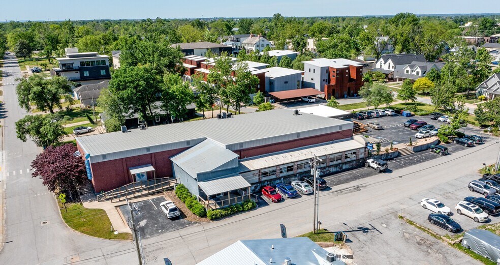 406 SE 5th St, Bentonville, AR à vendre - Photo de l’immeuble – Image 1 sur 13