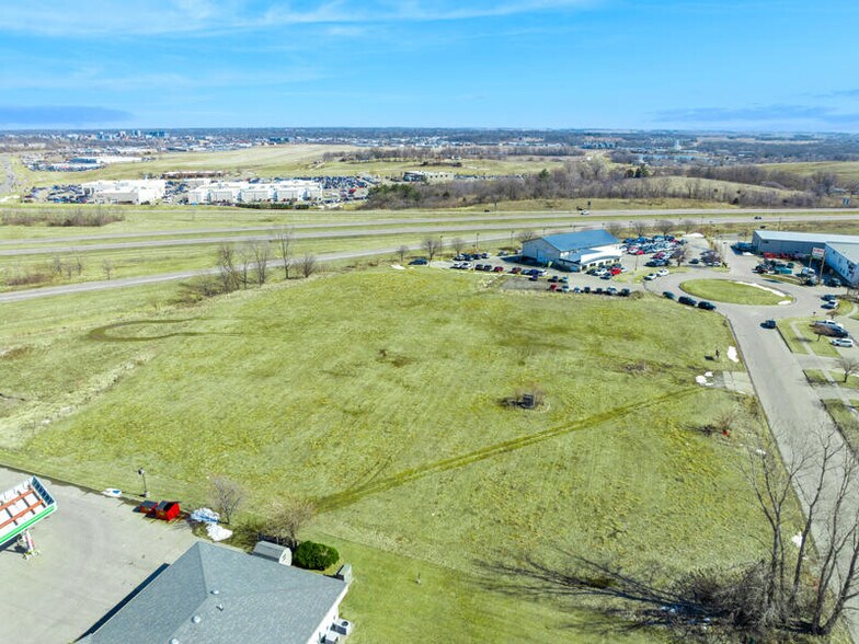 34 Escort ln, Iowa City, IA à vendre - Photo de l’immeuble – Image 2 sur 10