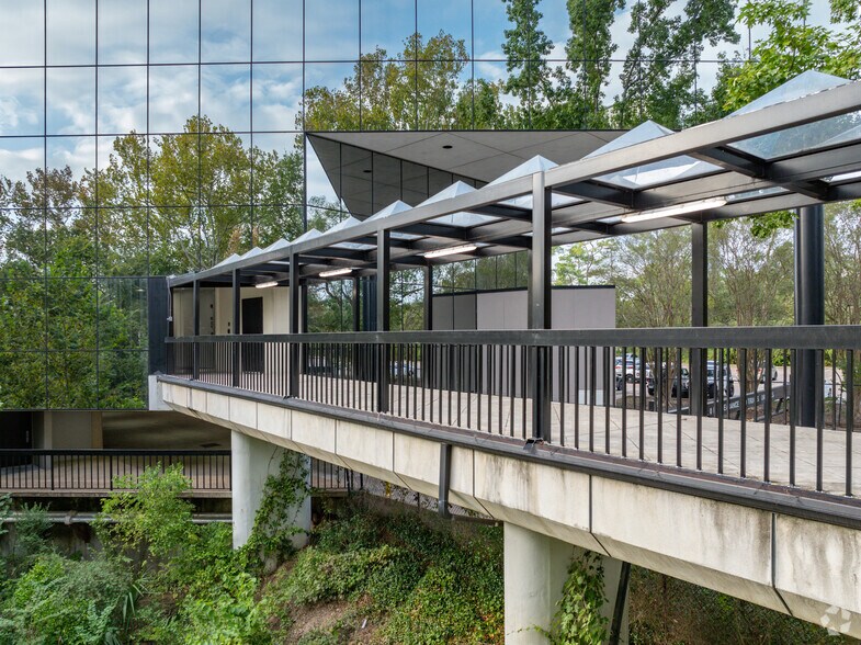 1001 S Dairy Ashford Rd, Houston, TX à louer - Photo de l’immeuble – Image 3 sur 17