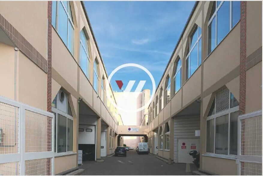 Local d’activités dans Aubervilliers à louer - Photo de l’immeuble – Image 1 sur 2