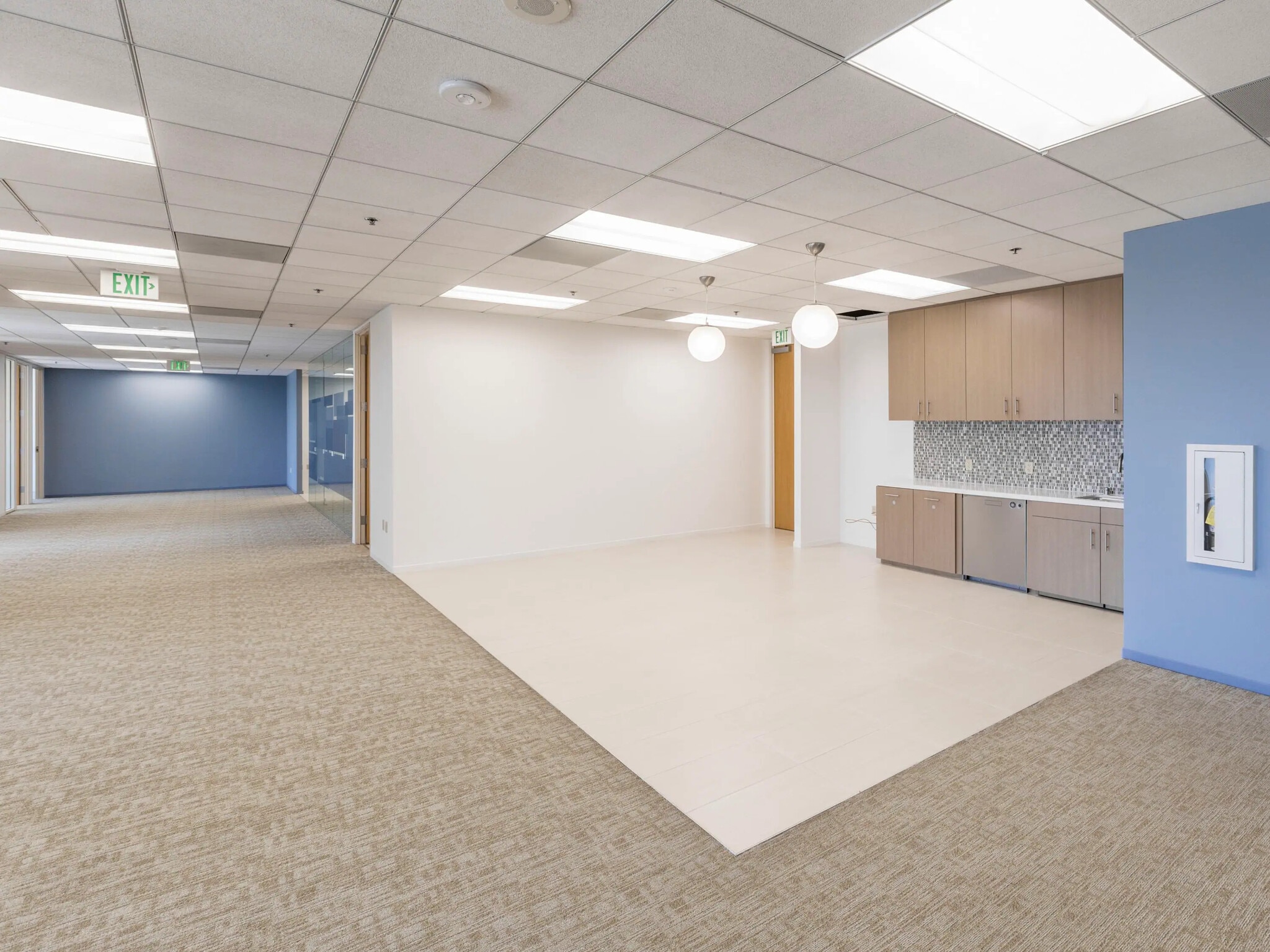 100 Spectrum Center Dr, Irvine, CA à louer Photo intérieure– Image 1 sur 9