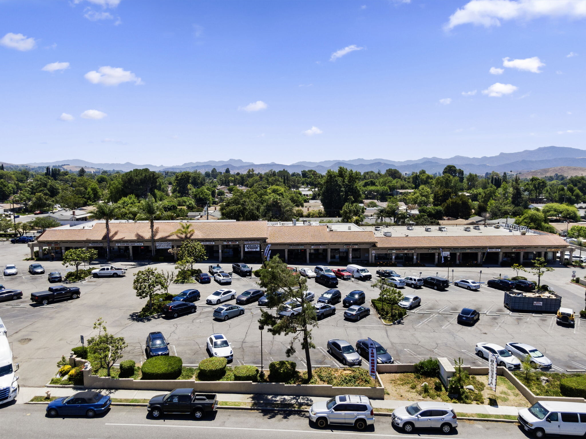 950-1086 E Avienda Dlos Arboles, Thousand Oaks, CA à louer Photo de l’immeuble– Image 1 sur 22