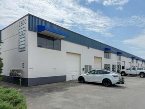 12800 Bathgate Way, Richmond, BC à louer Photo de l’immeuble– Image 1 sur 4