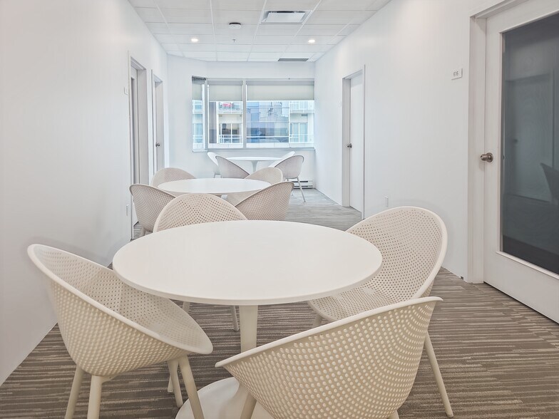 14 Pl Du Commerce, Verdun, QC à louer - Photo de l’immeuble – Image 2 sur 7