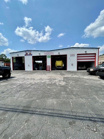 7443 Wilson Blvd, Jacksonville, FL à louer - Photo principale – Image 1 sur 21