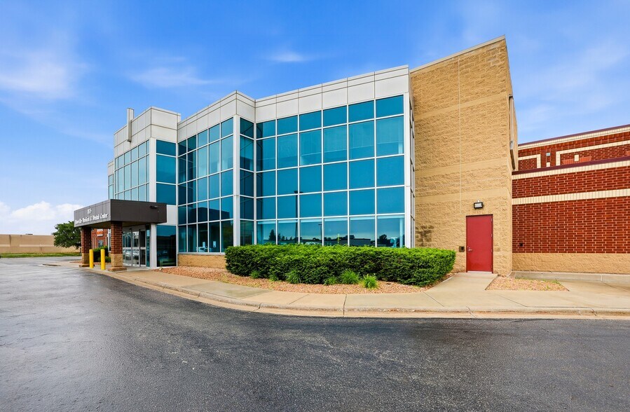 1835 W County Road C, Roseville, MN à louer - Photo de l’immeuble – Image 3 sur 18