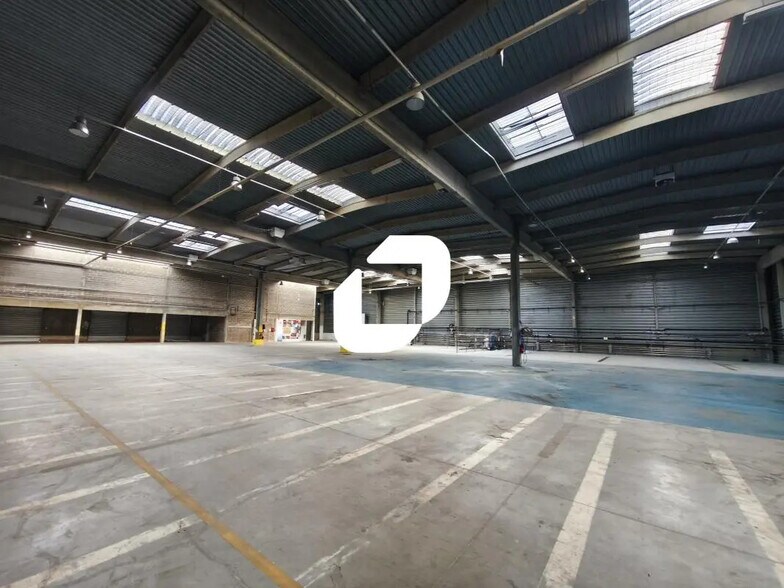 Industriel/Logistique dans Sucy-en-Brie à louer - Photo de l’immeuble – Image 3 sur 15