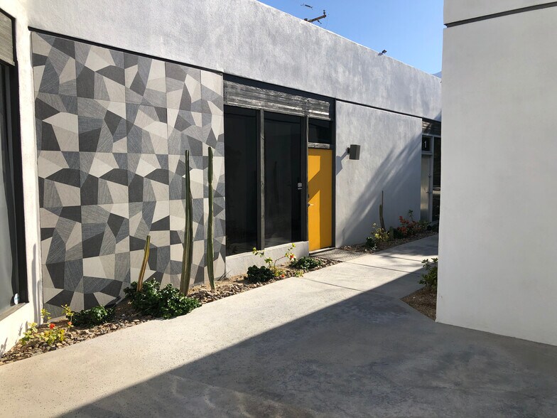 2121 E Tahquitz Canyon Way, Palm Springs, CA à louer - Photo de l’immeuble – Image 1 sur 10