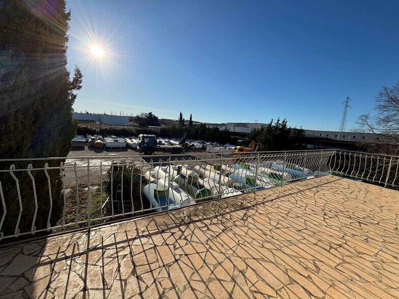 Bureau dans Plan-d'Orgon à louer - Photo de l’immeuble – Image 3 sur 7