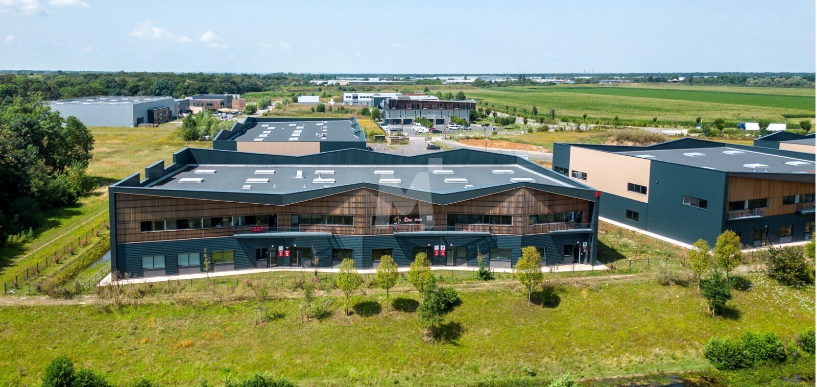Local d'activités dans Moissy-Cramayel à vendre Photo de l’immeuble– Image 1 sur 7