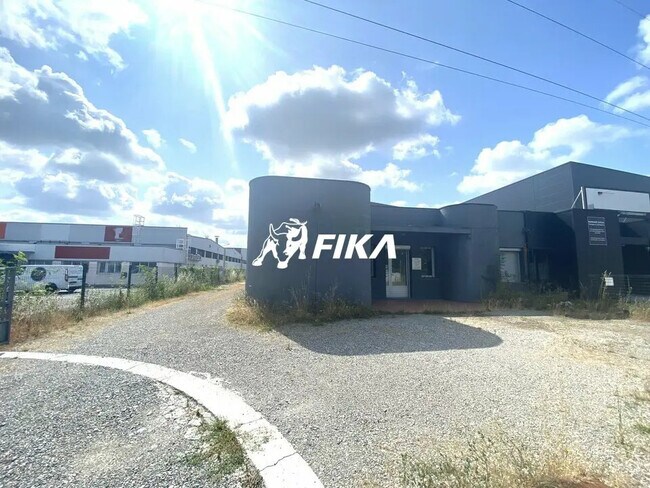 Plus de détails pour Local d'activités à louer