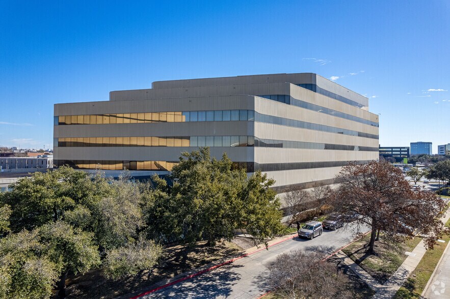 8200 Brookriver Dr, Dallas, TX à louer - Photo de l’immeuble – Image 3 sur 33