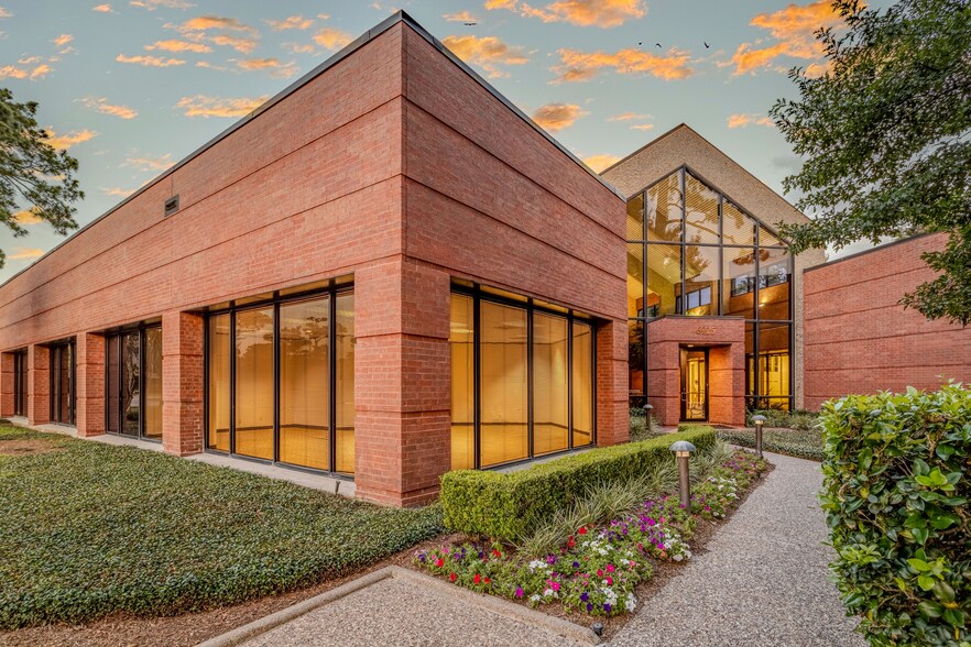 6925 Portwest Dr, Houston, TX à louer - Photo de l’immeuble – Image 1 sur 14