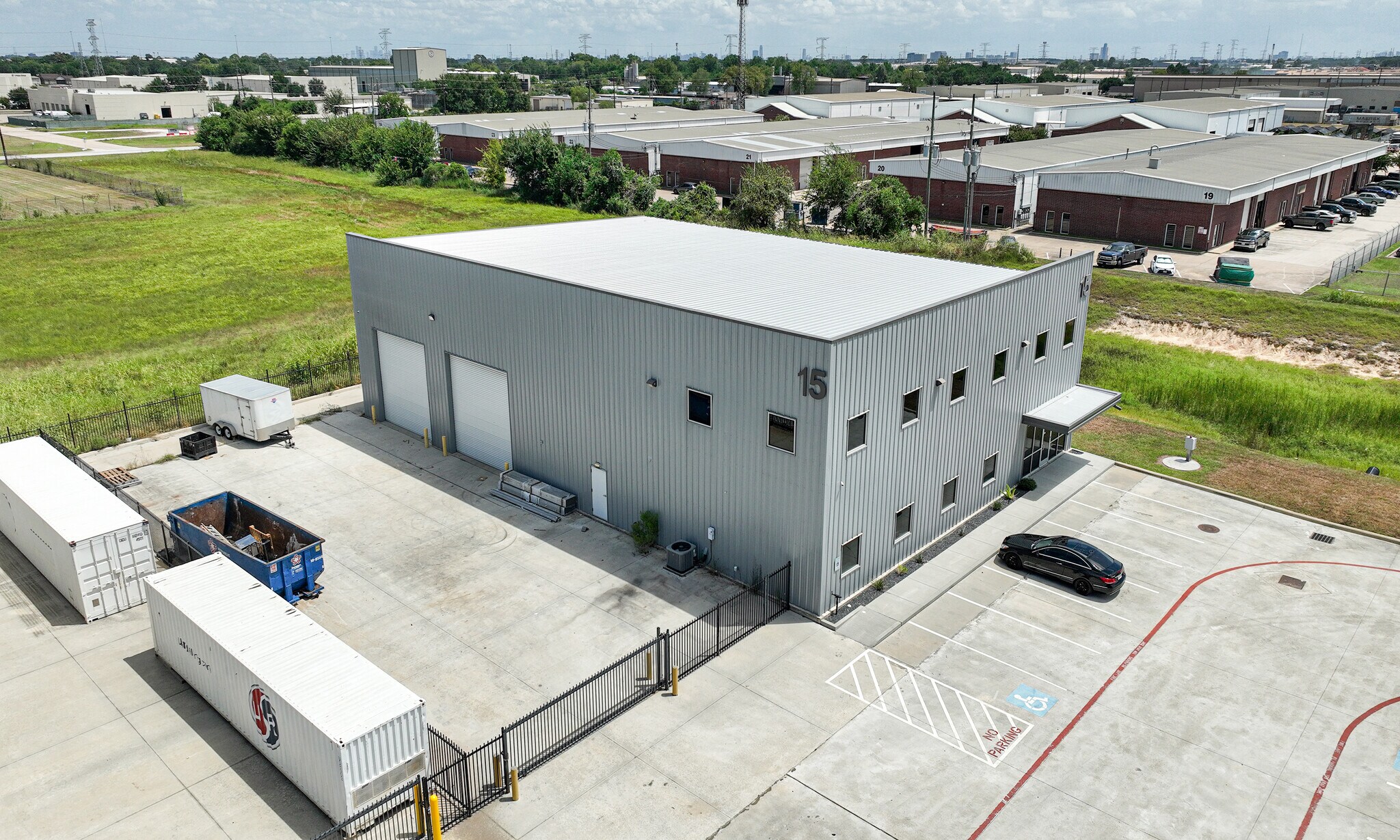 11755 W Little York Rd, Houston, TX à louer Photo de l’immeuble– Image 1 sur 16