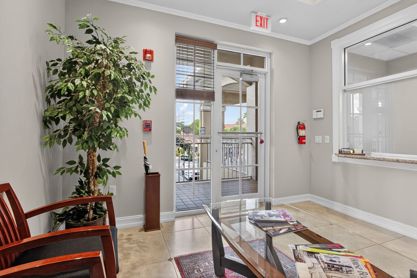 5521 N University Dr, Coral Springs, FL 33067 - Lot 204 - - Photo intérieure - Image 2 of 36