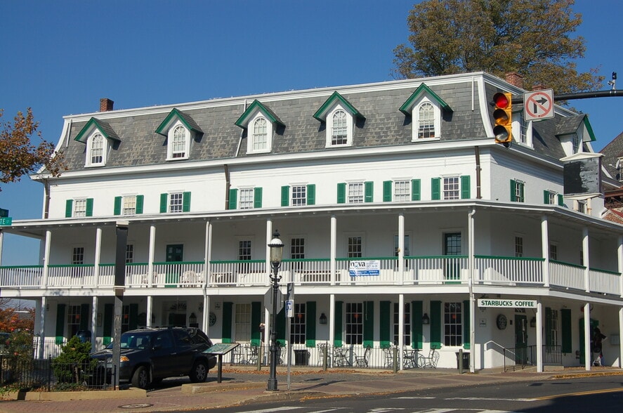10 N Main St, Doylestown, PA à louer - Photo de l’immeuble – Image 3 sur 9