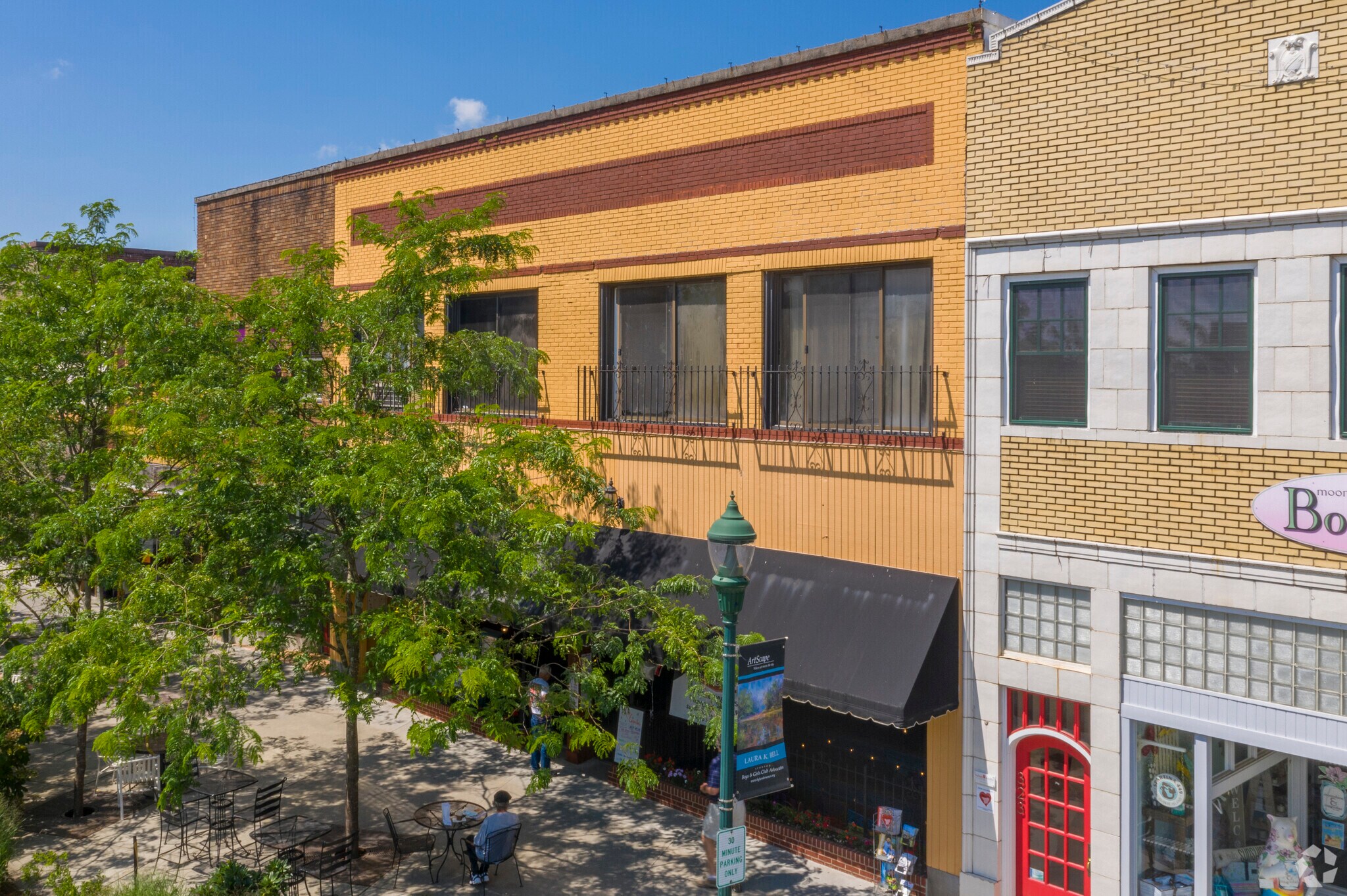 321 N Main St, Hendersonville, NC à louer Photo principale– Image 1 sur 20