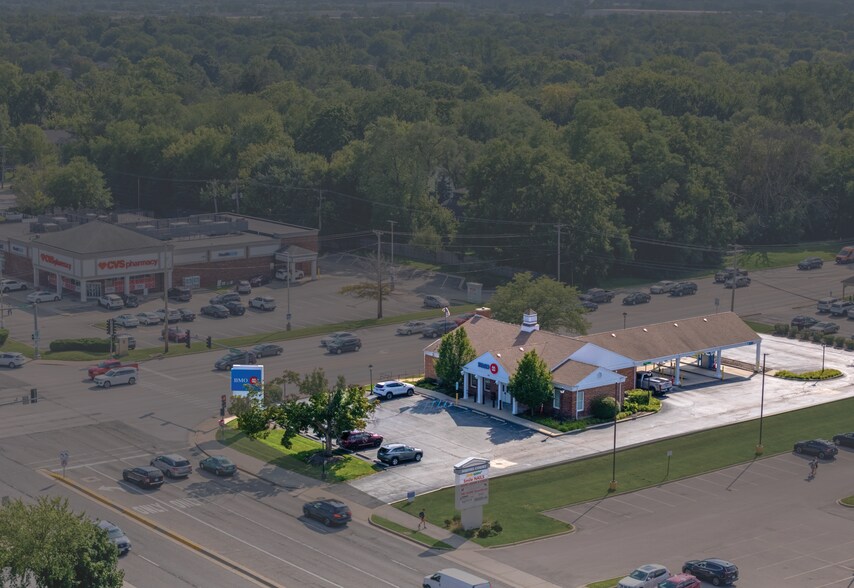 1951 S Plum Grove Rd, Palatine, IL à vendre - Photo de l’immeuble – Image 2 sur 11