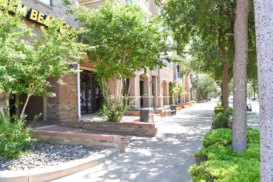 2400 Glenna Goodacre Blvd, Lubbock, TX à louer - Photo de l’immeuble – Image 1 sur 10