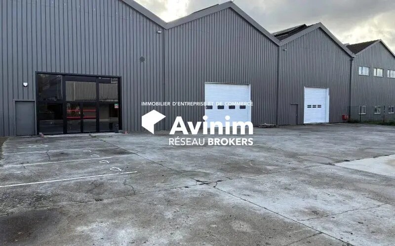 Local commercial dans Corbeil-Essonnes à louer Photo de l’immeuble– Image 1 sur 10