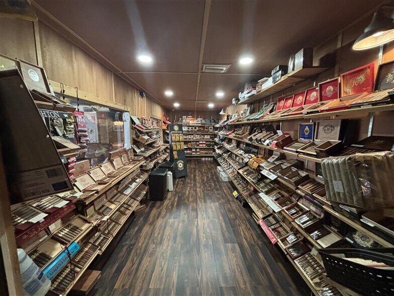 6153 Massachusetts Ave, New Port Richey, FL à vendre - Photo de l’immeuble – Image 2 sur 16