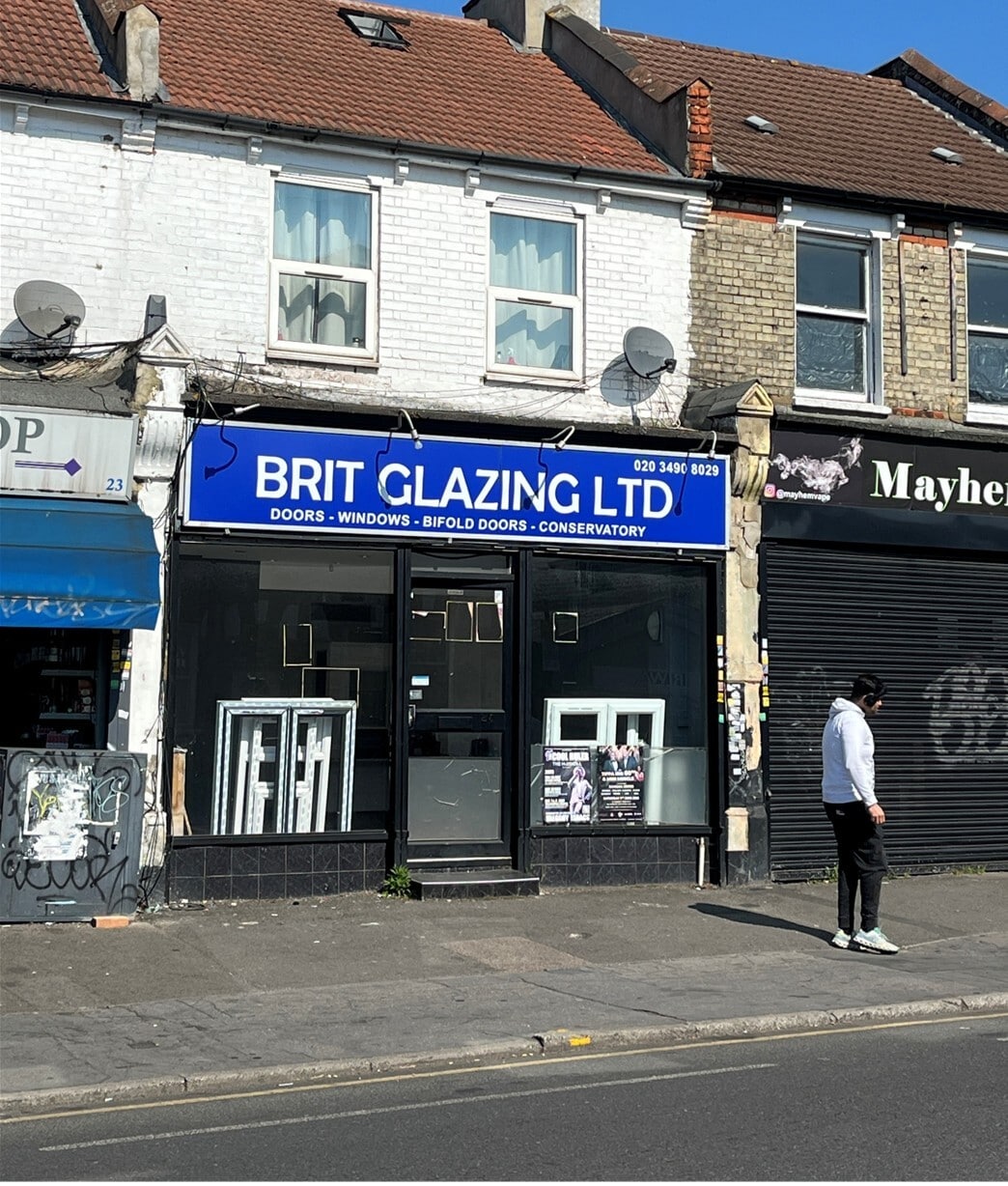 25 Whitehorse Ln, Londres à louer Photo de l’immeuble– Image 1 sur 3