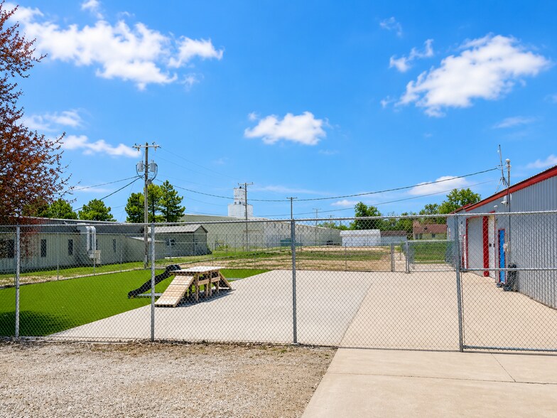 911 W 1st St, Mcpherson, KS à vendre - Photo de l’immeuble – Image 2 sur 31