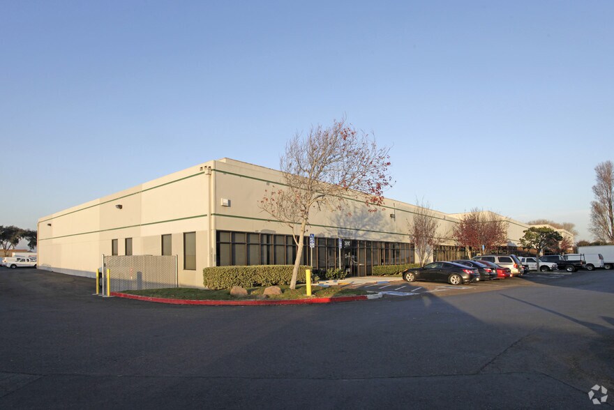 2601-2655 Barrington Ct, Hayward, CA à louer - Photo de l’immeuble – Image 2 sur 4