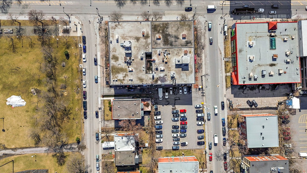 6555 Ch De La Côte-Des-Neiges, Montréal, QC à louer - Photo de l’immeuble – Image 3 sur 7