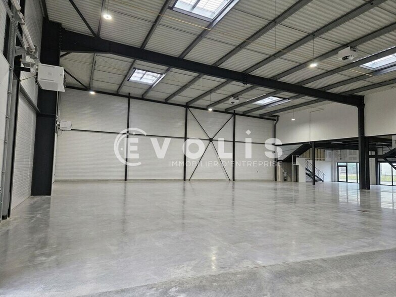 Local d'activités dans Bondoufle à vendre - Photo de l’immeuble – Image 3 sur 6