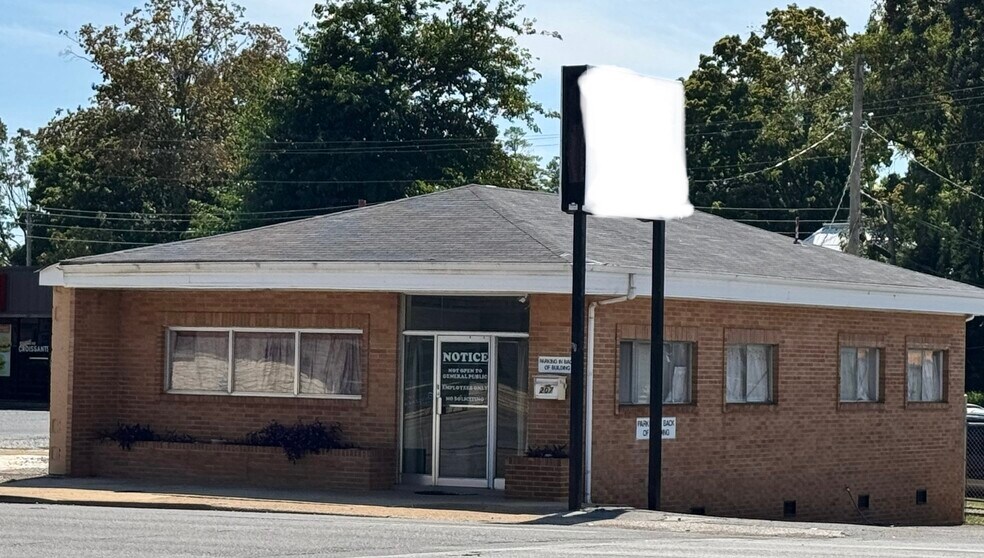 207 E Gaines St, Lawrenceburg, TN à vendre - Photo de l’immeuble – Image 3 sur 10